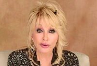 Dolly_Parton_in_2022